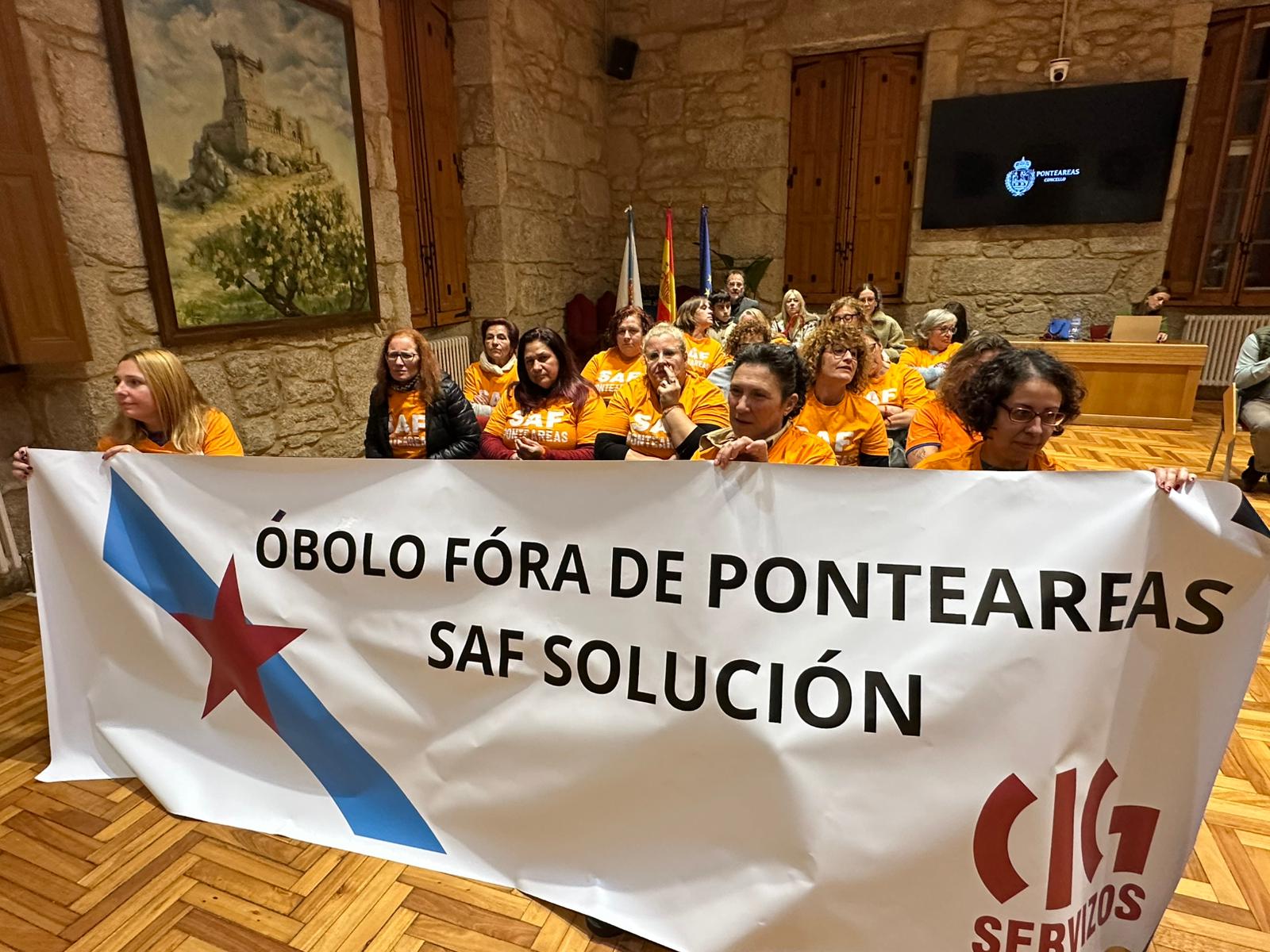 Trabajadoras del SAF de Ponteareas, encerradas en el Concello