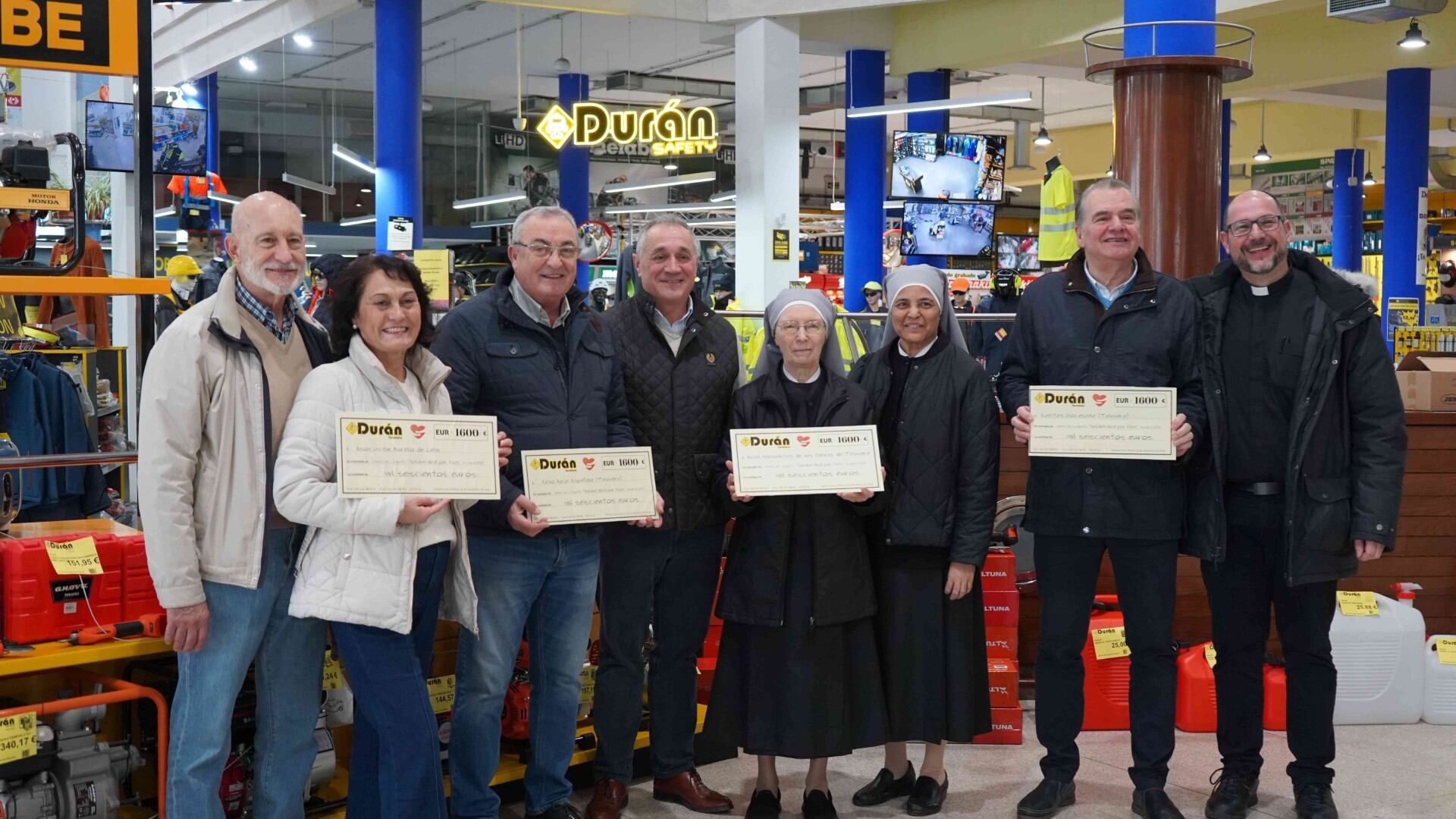 Entrega de donaciones de Durán Ferretería