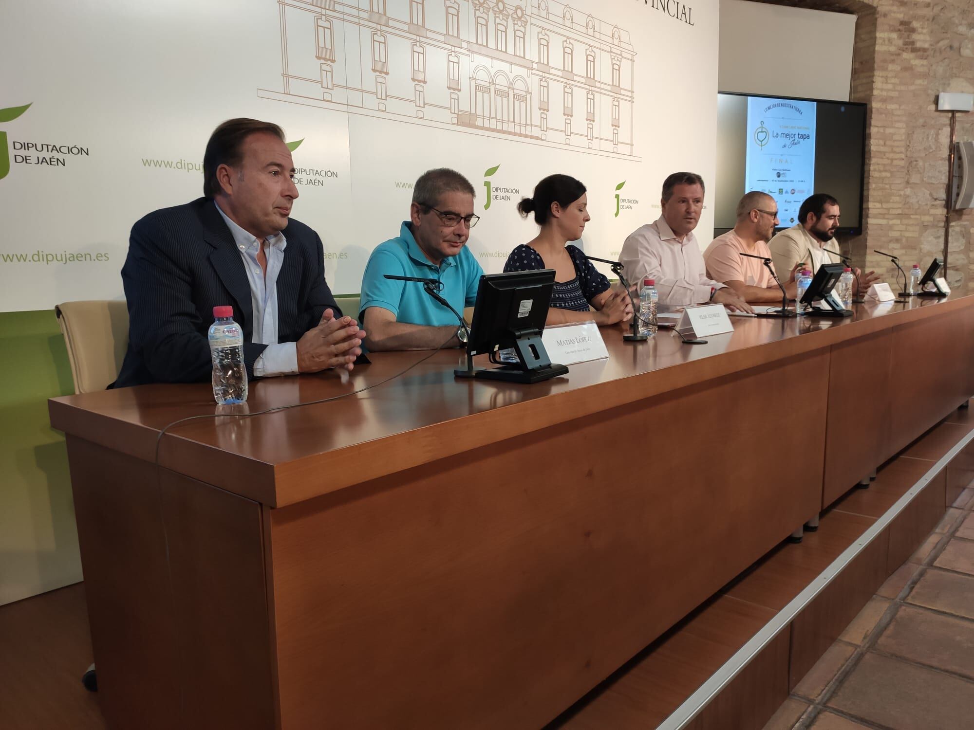 Representantes de la gastronomía provincial y de la Diputación durante la presentación del Concurso a la &#039;Mejor Tapa de Jaén&#039;