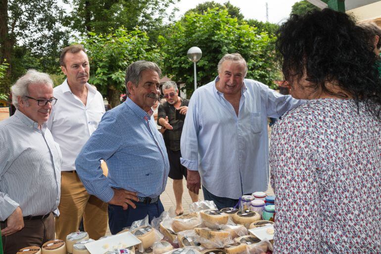 Revilla, en la feria del queso de Pesquera