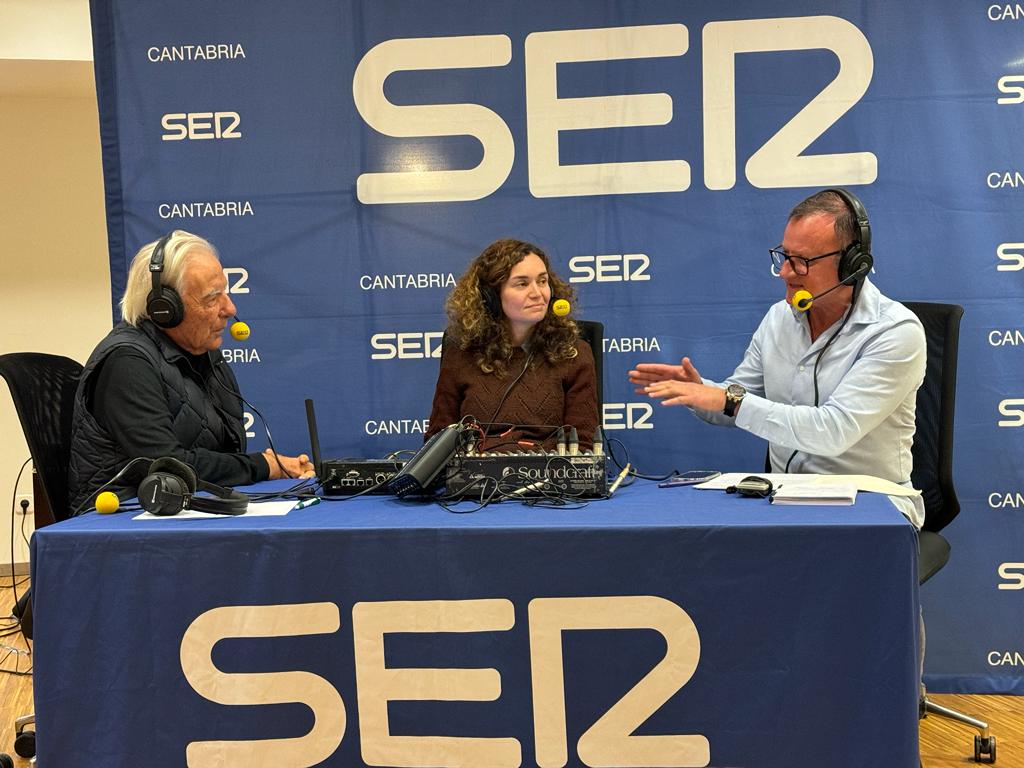 Héctor Cantolla y los periodistas de la Cadena SER, María Gutiérrez y Santiago Redondo.