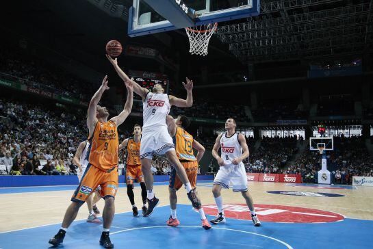 02/11/14 BALONCESTO PARTIDO ACB ENDESA  REAL MADRID - VALENCIA BASKET  FELIPE REYES