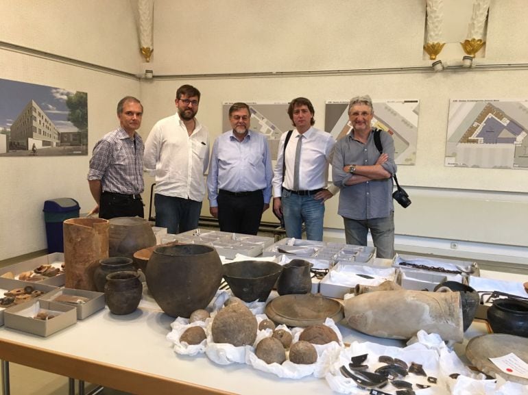 Carlos Martínez, con Enrique Baquedano y miembros del Museo Romano-Germánico de Mainz (Maguncia, Alemania).