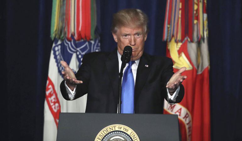 El presidente estadounidense Donald Trump habla sobre la participación militar estadounidense en Afganistán, desde la base militar de Fort Myer, en Arlington, Virginia (Estados Unidos). 