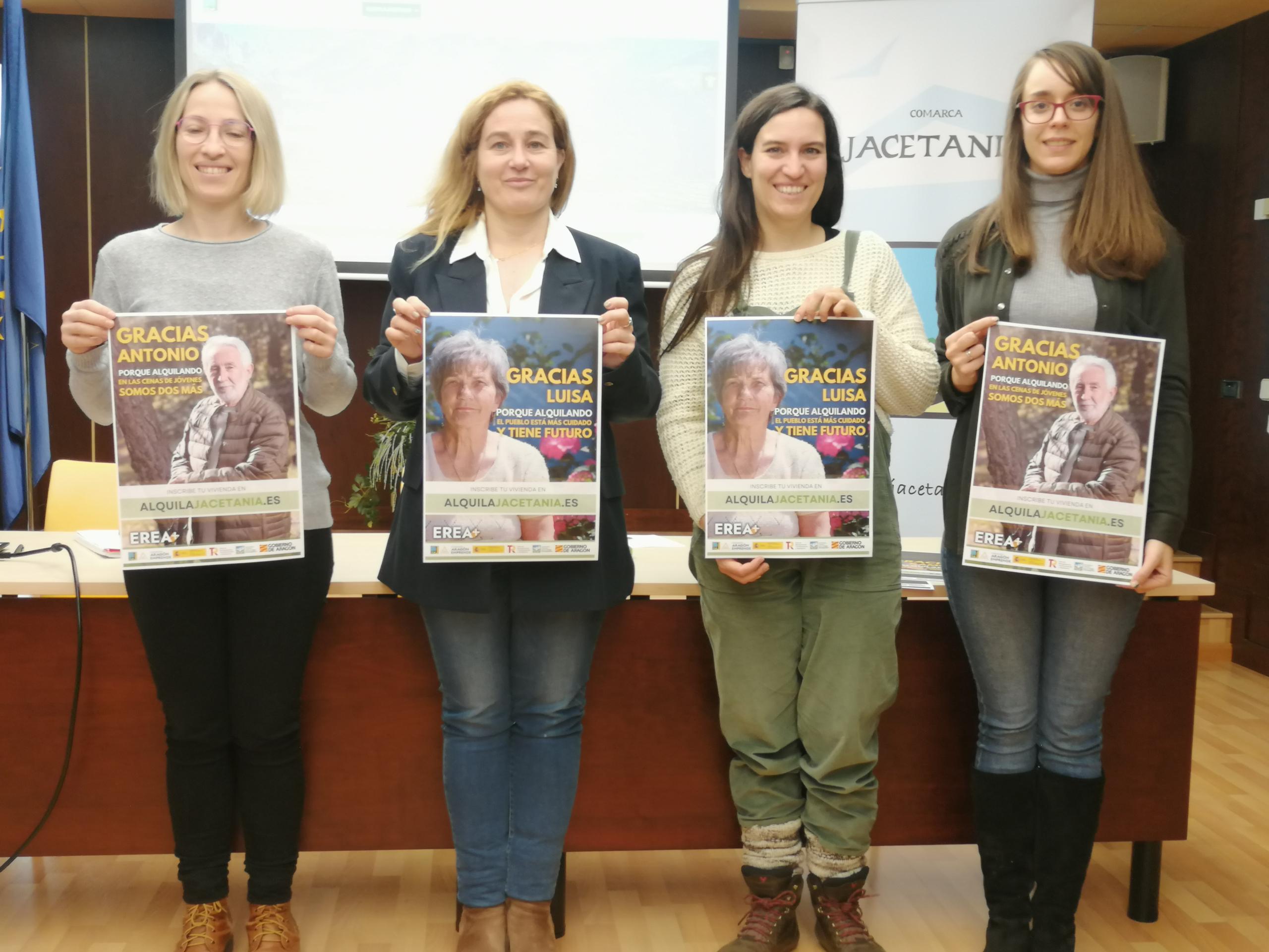 Las técnicos del programa de vivienda presentaban la web junto a la presidenta y la consejera comarcal