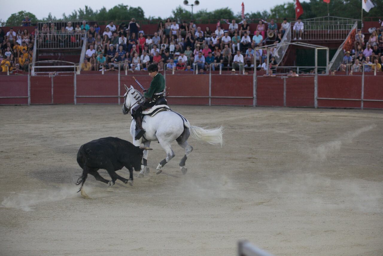 Imagen del  rejoneador fuenlabreño Francisco Fernández en la novillada mixta sin picadores de las fiestas del año 2024 en Pinto