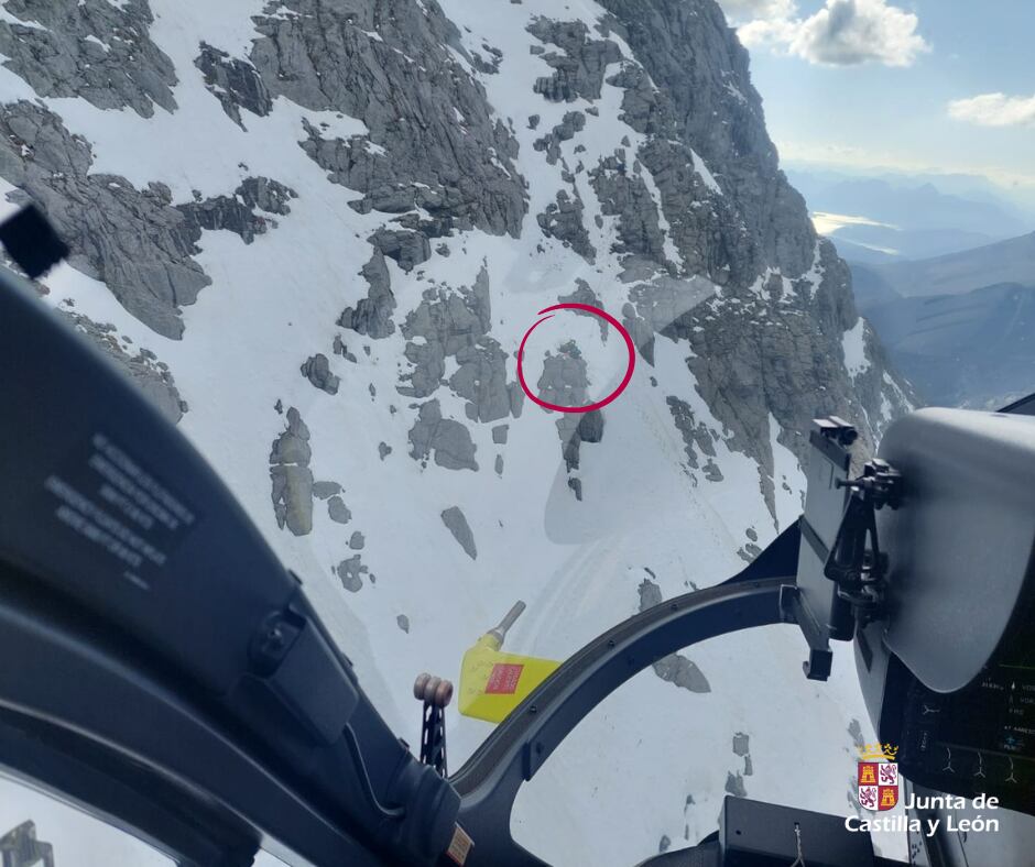 Rescatados en helicóptero dos montañeros enriscados en el pico Espigüete