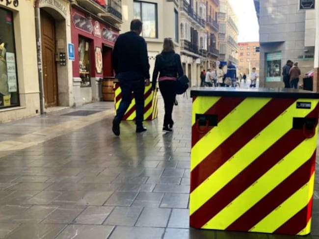 La policía local ha ido colocando los bolardos por las princpales vías del centro histórico de Málaga