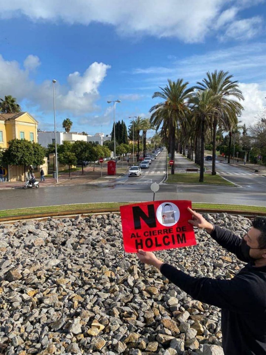 Un instante de la marcha de vehículos contra el cierre de Holcim en Jerez