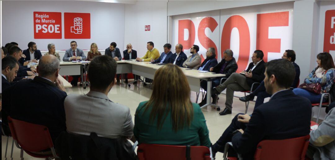 Reunión del Secretario general del PSRM-PSOE con alcaldes y portavoces socialistas en la sede de Princesa