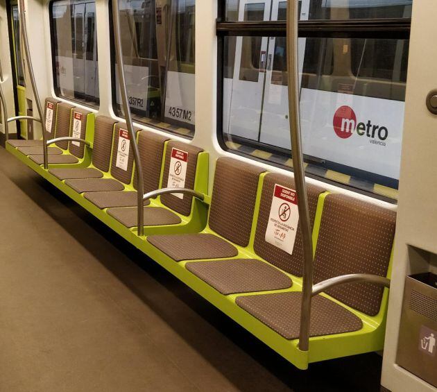 Interior de un vagón de Metrovalencia