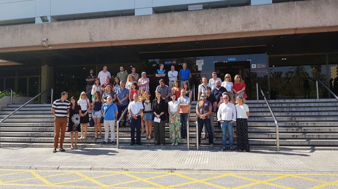 Instantánea de la concentración contra el asesinato en la Delegación Territorial de Igualdad