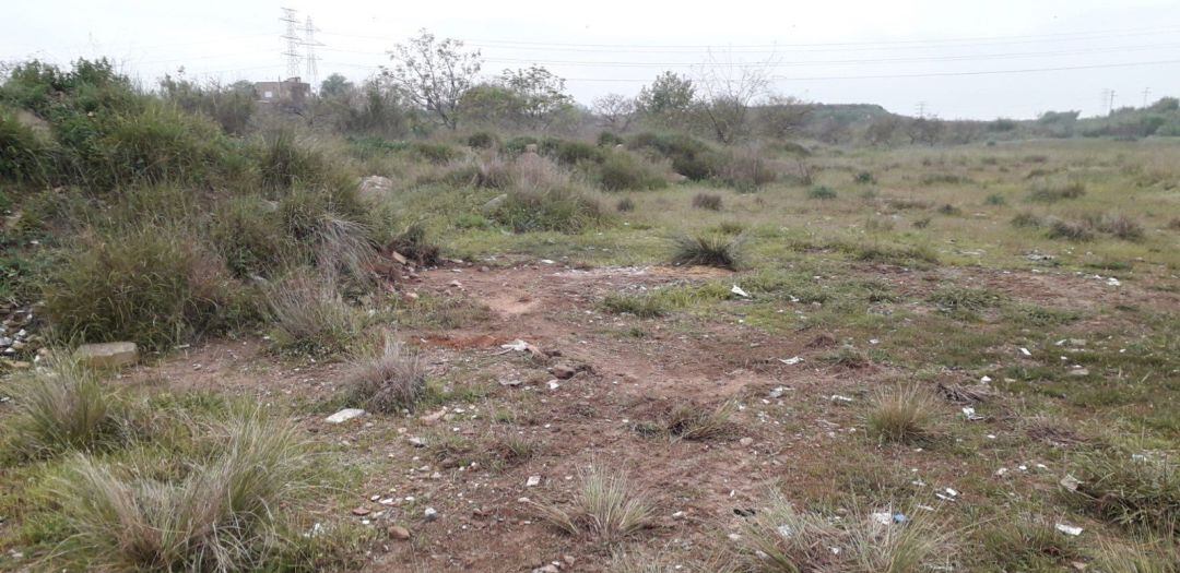 Lugar del antiguo cauce del río Túria donde se ha retirado los vertidos ilegales