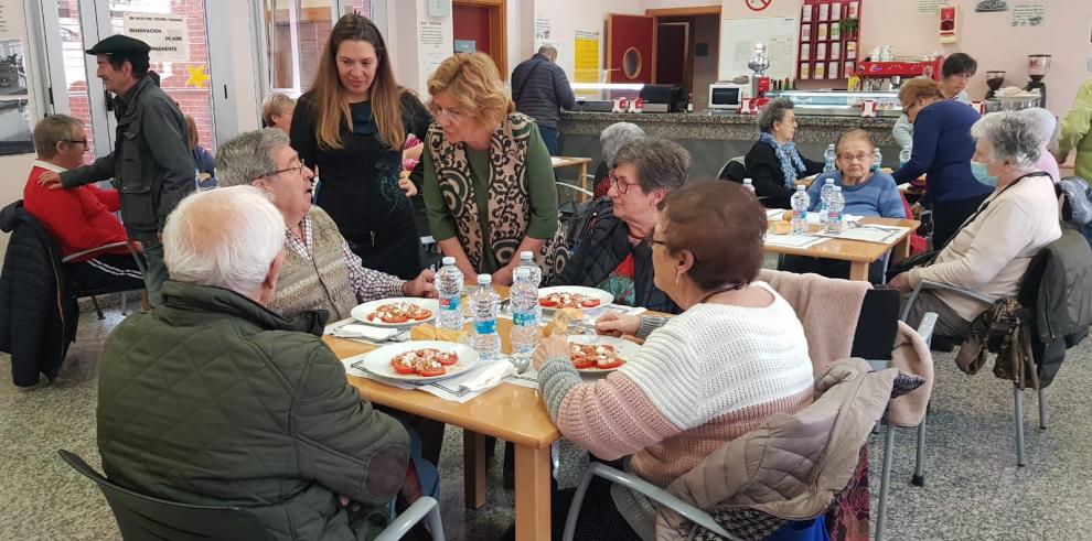 Visita de la consejera Broto a uno de los centros del IASS