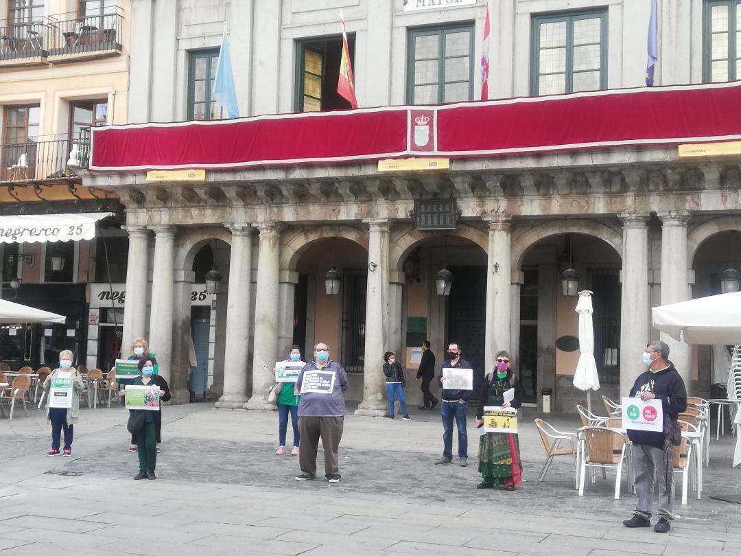 Concentración de la Plataforma de Afectados por la Hipoteca a las puertas del Ayuntamiento