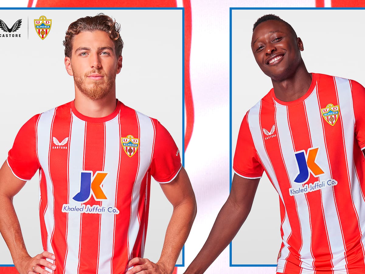 El Almería recupera la equipación rojiblanca clásica