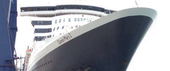 Queen Mary atracado en el Puerto de Cádiz