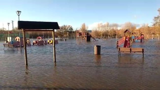 Parque infantil ubicado entre el parque del Soto y el Polideportivo de Santiago, en la ribera del Adaja