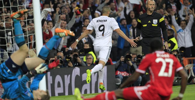 Benzema celebra el gol ante el Bayern