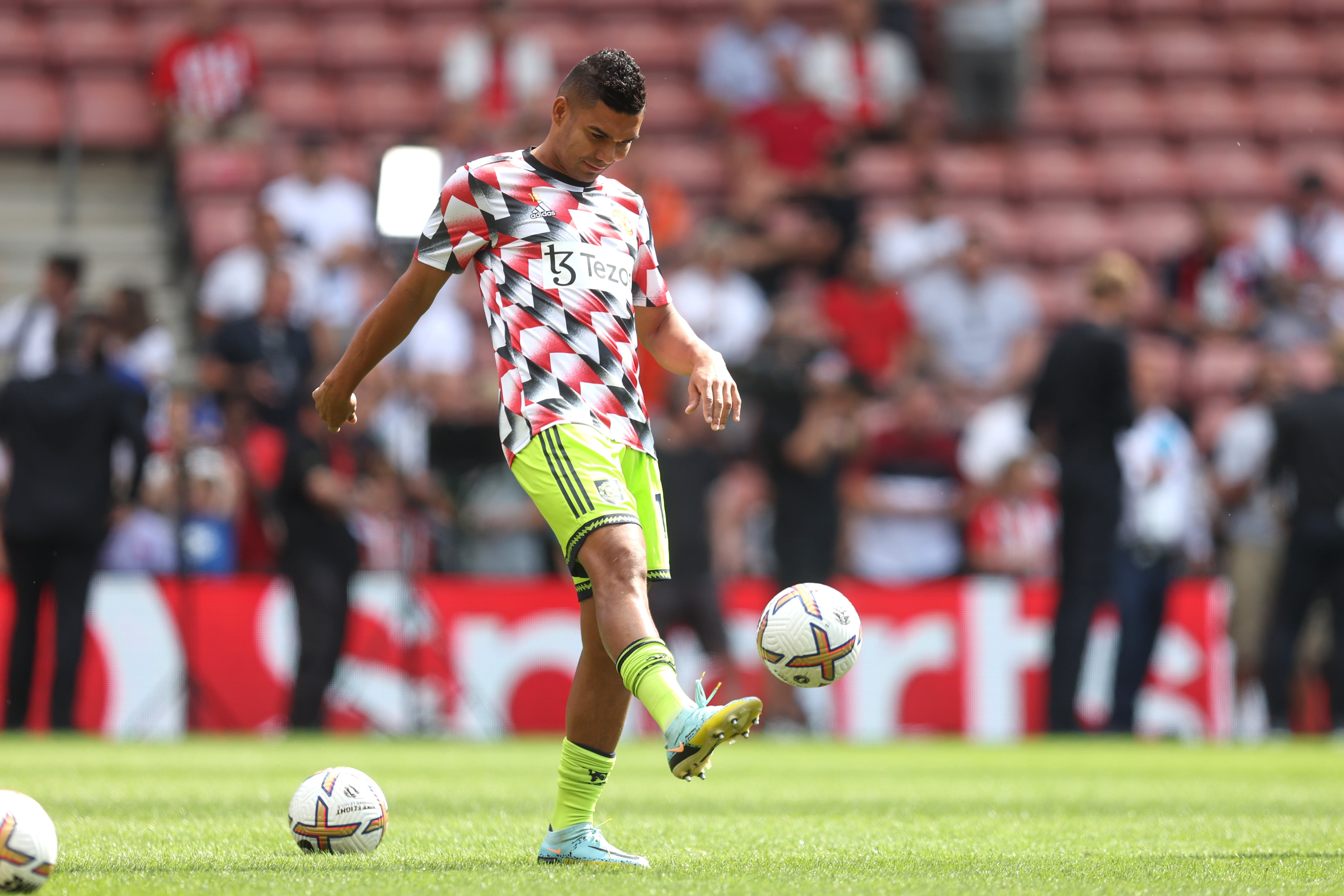 Casemiro en el calentamiento previo al inicio del encuentro.