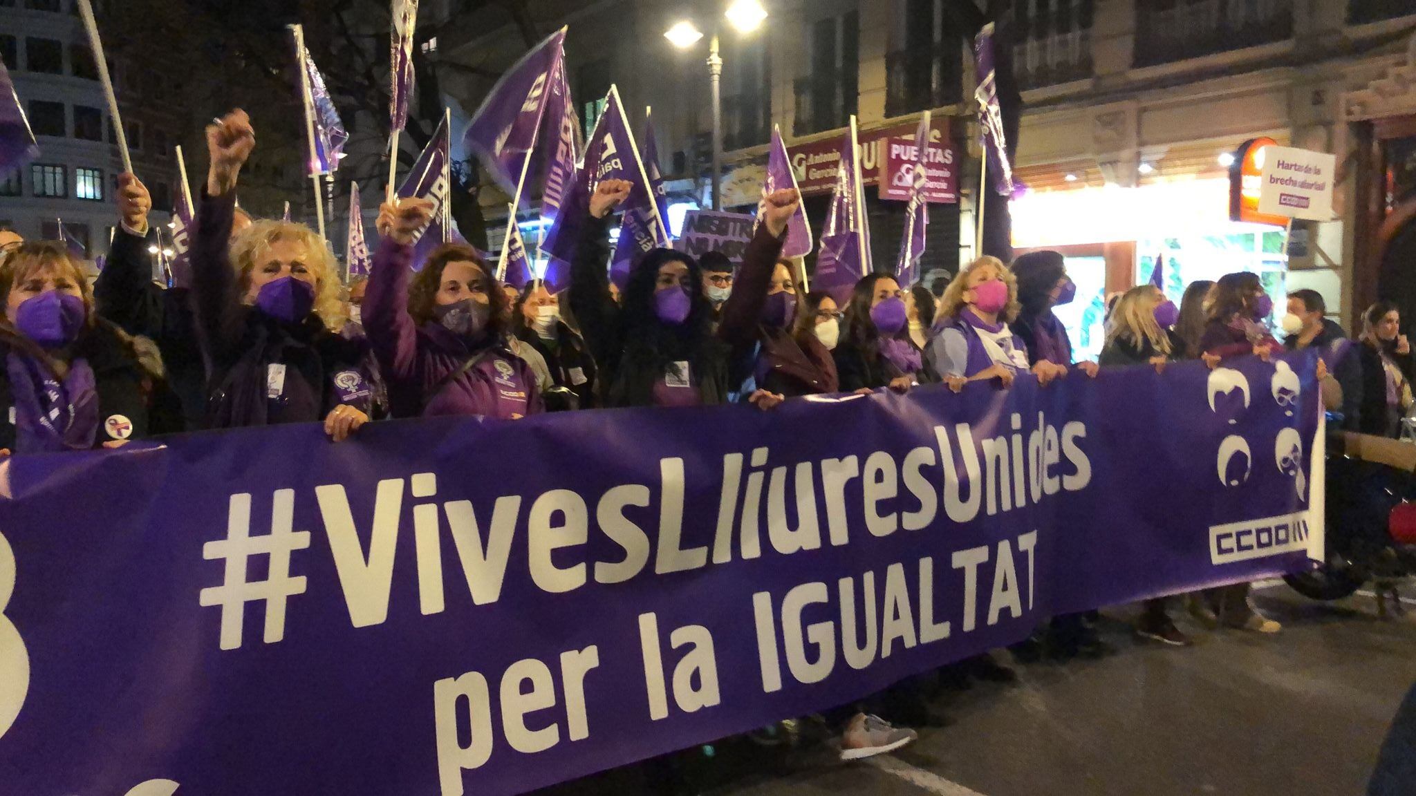 Una marea morada recorre València reivindicando la revolución feminista