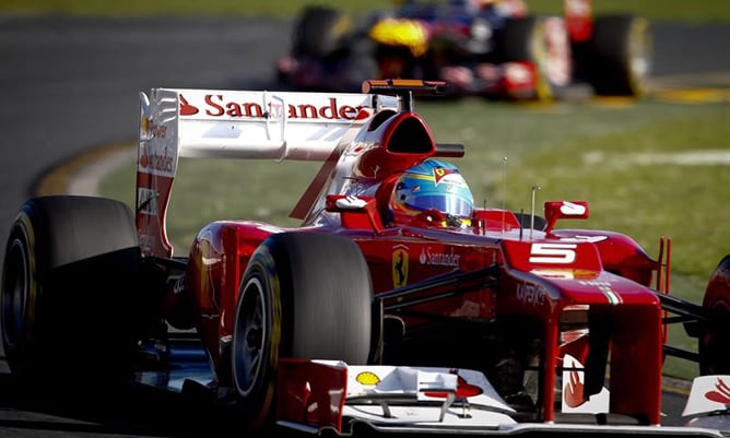 Fernando Alonso rodando en el circuito de Albert Park