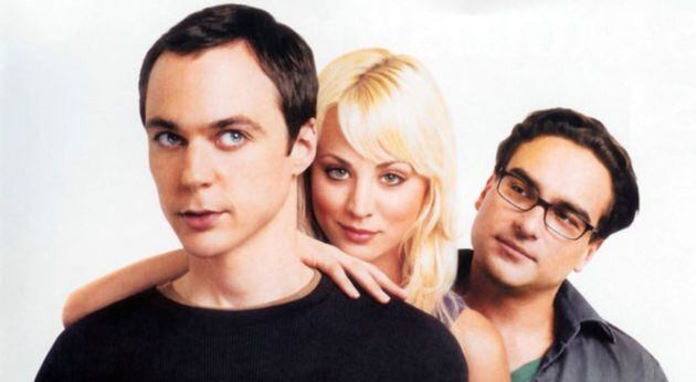 Sheldon, Penny y Leonard en una foto promocional de la primera temporada