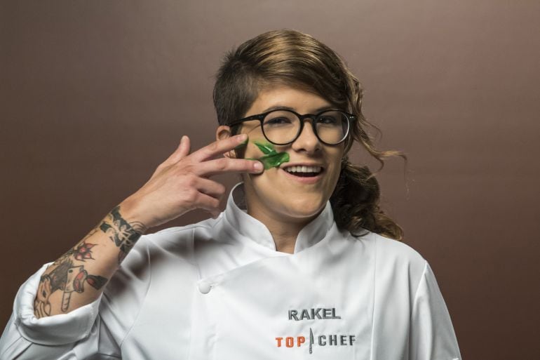 Top Chef es un &#039;talent show&#039; de cocina producido por Boomerang para Antena 3 y la valenciana Rakel Cernicharo, de 32 años, sucede a los tres vencedores anteriores: Begoña Rodrigo (2013), David García (2014) y Marcel Ress (2015).