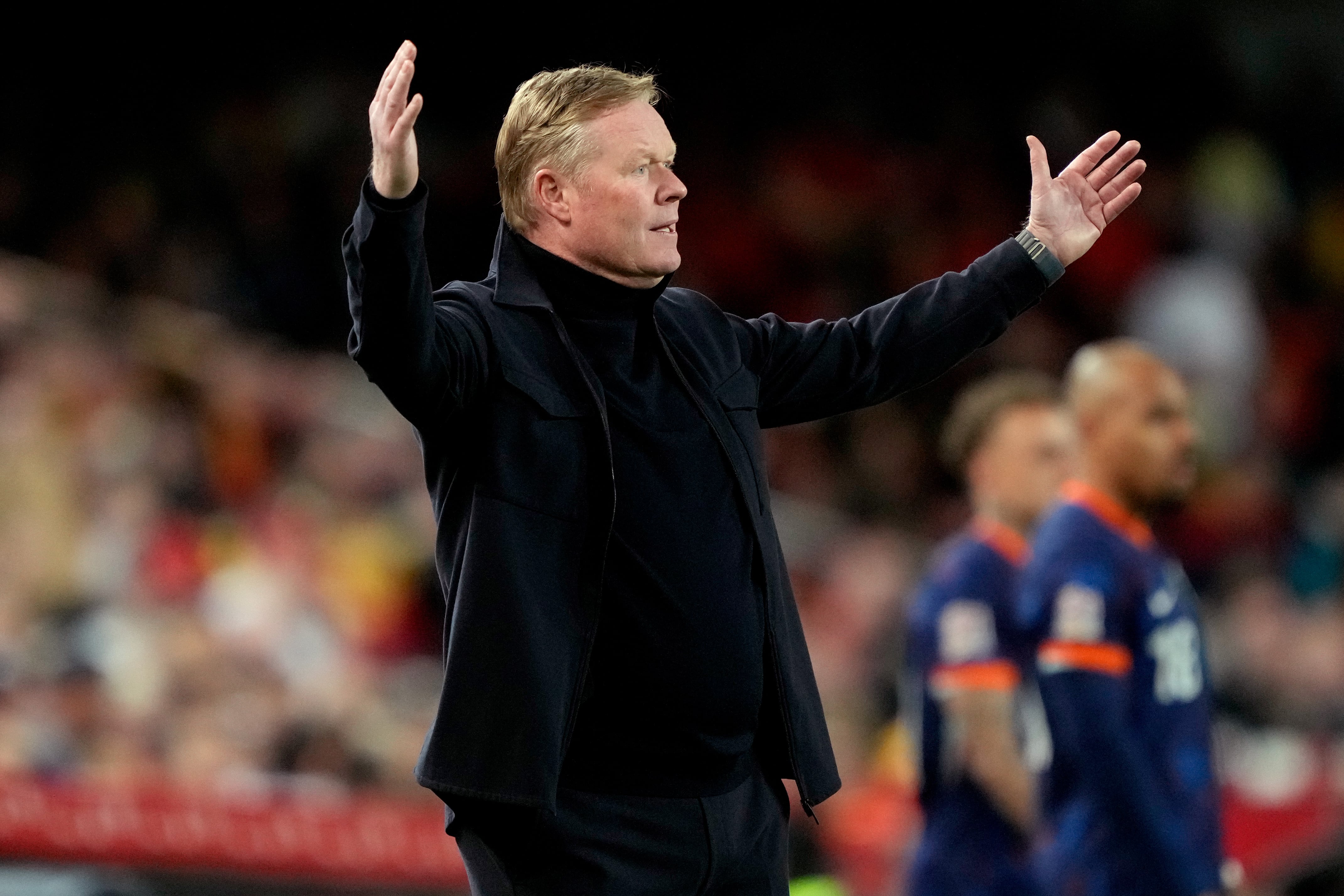 Ronald Koeman dirige a la selección de Países Bajos desde el área técnica