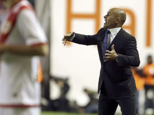 El técnico del Rayo Vallecano, Paco Jémez, durante el encuentro ante el Real Madrid.