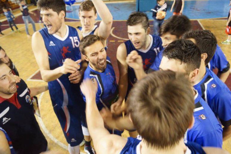 El Agustinos celebra una victoria en la temporada 