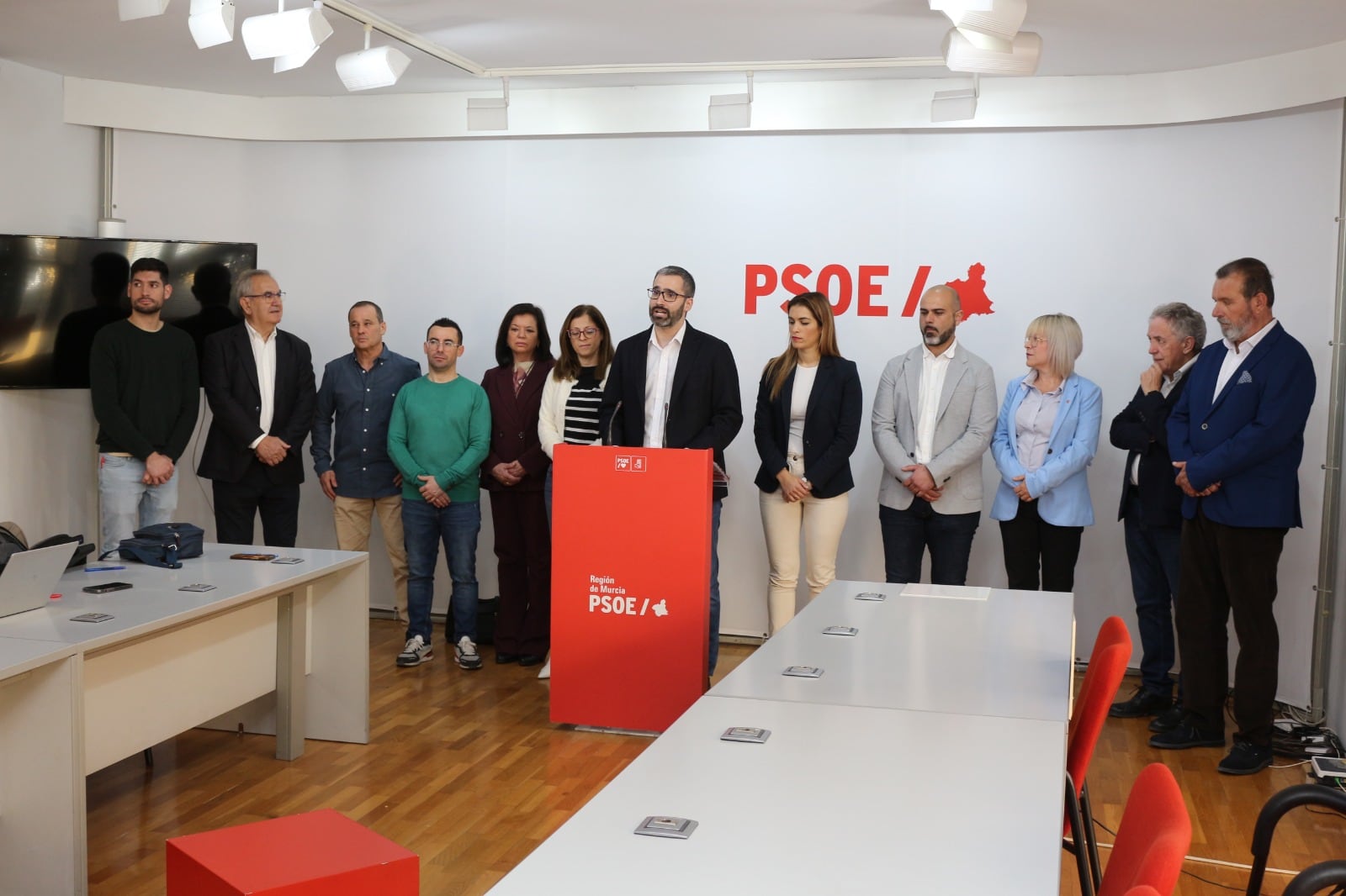 Lucas acompañado de los Secretarios Generales de su partido en el municipio de Murcia