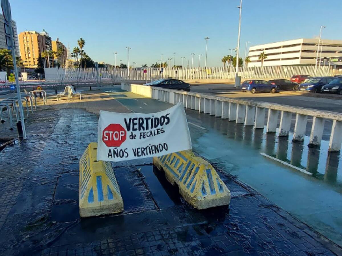 Agaden denuncia los vertidos de aguas fecales junto al puerto de Algeciras