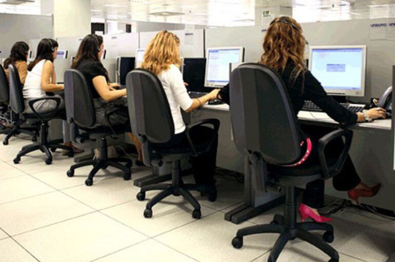 Empleadas de empresas de atención telefónica