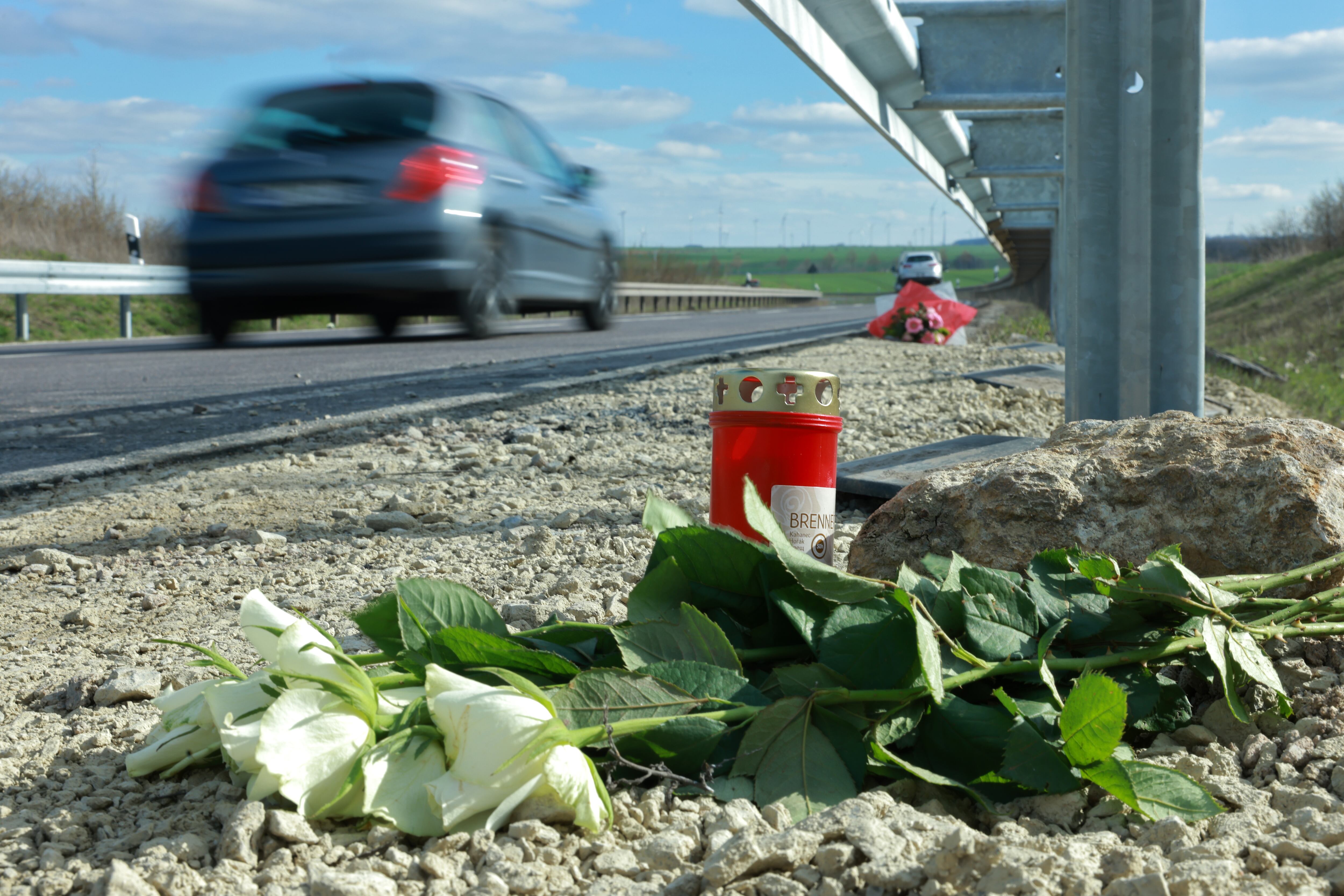 04 April 2023, Thuringia, Mühlhausen: Flowers lie at the scene of the accident on the B247 highway. New turn in the investigation into the shocking accident with seven deaths in Thuringia: Three days after the devastating accident in Bad Langensalza, a 34-year-old man is now also considered to have possibly driven the car that caused the accident. Photo: Michael Reichel/dpa (Photo by Michael Reichel/picture alliance via Getty Images)