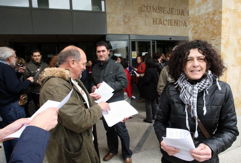 Concentración de empleados públicos de Castilla y León frente a la sede de la Consejería de Hacienda