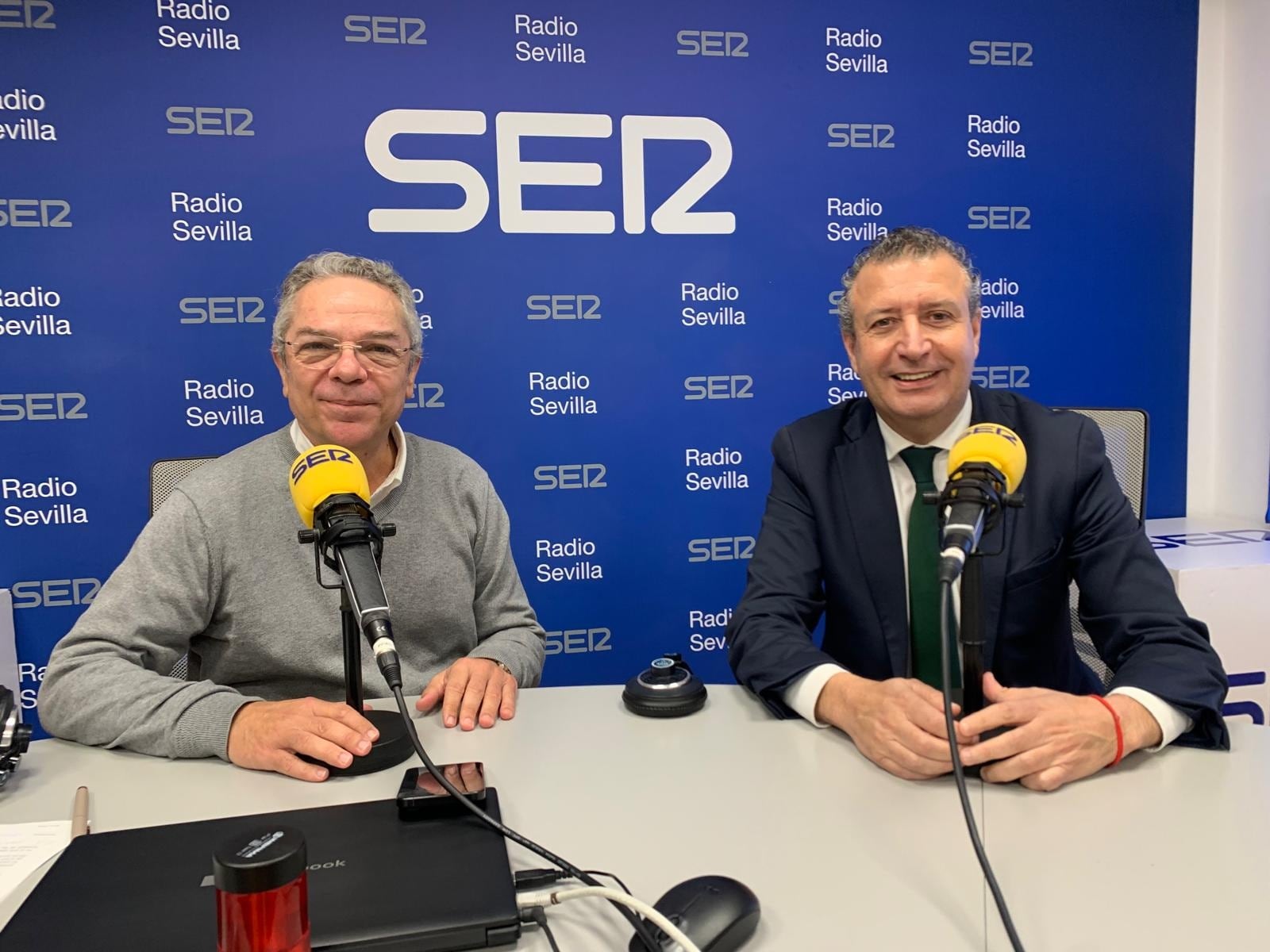 Javier Fernández, presidente de la Diputación de Sevilla, con Salomón Hachuel