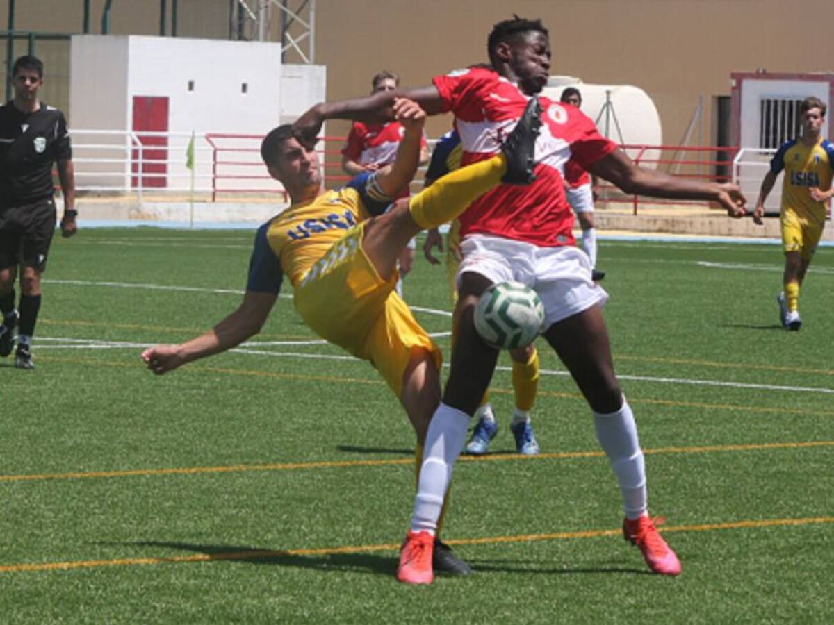 El San Roque sigue con vida tras imponerse (1-3) al Aroche