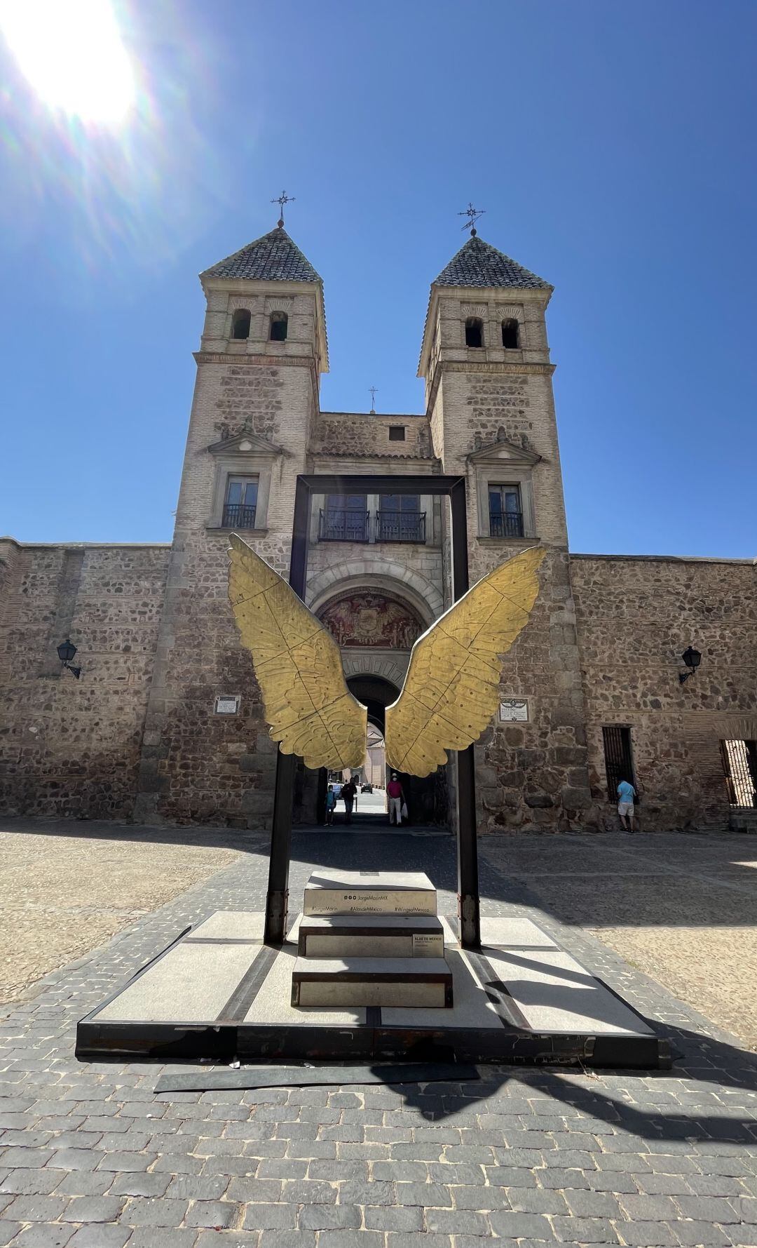 Las Alas de México en La Puerta de Bisagra