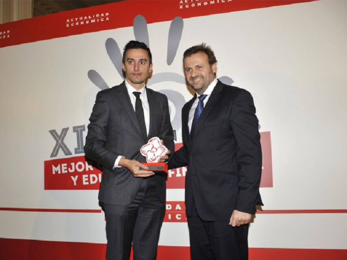 Unicaja recibe el premio Educación Financiera y Obra Social 2015