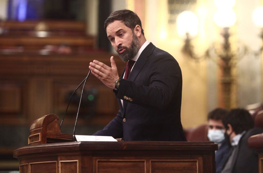 El presidente de VOX, Santiago Abascal interviene durante una sesión de control al Gobierno