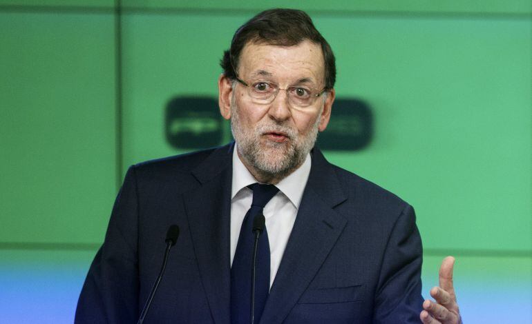 Spanish Prime Minister Mariano Rajoy speaks during a joint news conference with France&#039;s former President and head of the conservative Les Republicains party Nicolas Sarkozy at the People&#039;s Party (PP) headquarters in Madrid, Spain June 29, 2015.  REUTERS/