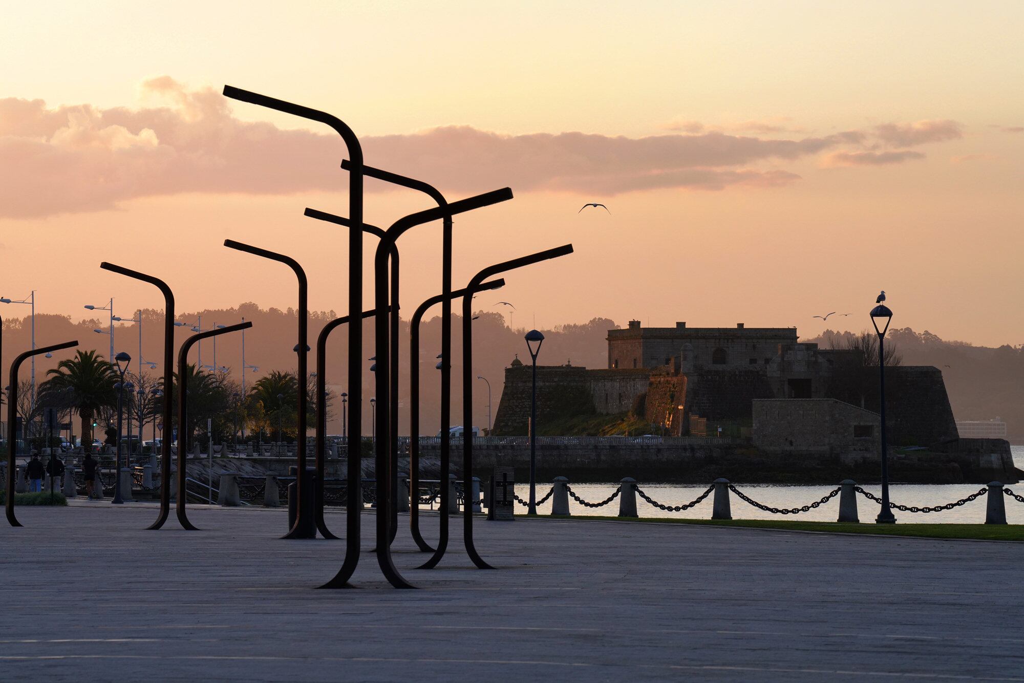 Castillo de San Antón de A Coruña, a 8 de abril de 2022, en A Coruña, Galicia (España). A Coruña es una ciudad para pasear y disfrutar, con playas en pleno centro y, presidido por la Torre de Hércules, un largo Paseo Marítimo que la rodea casi por completo. En las costas de A Coruña, ciudad abierta al Atlántico, recalaron celtas, fenicios y romanos. Desde entonces ha sido atacada por piratas normandos o la Armada Invencible y fue la única ciudad que opuso resistencia a la invasión francesa. Dos siglos y tras un desarrollo económico, urbanístico y cultural, A Coruña es una de las ciudades más cosmopolitas de España.CIUDAD DE A CORUÑA - CASTILLO DE SAN ANTÓN
Álvaro Ballesteros / Europa Press
05/04/2022