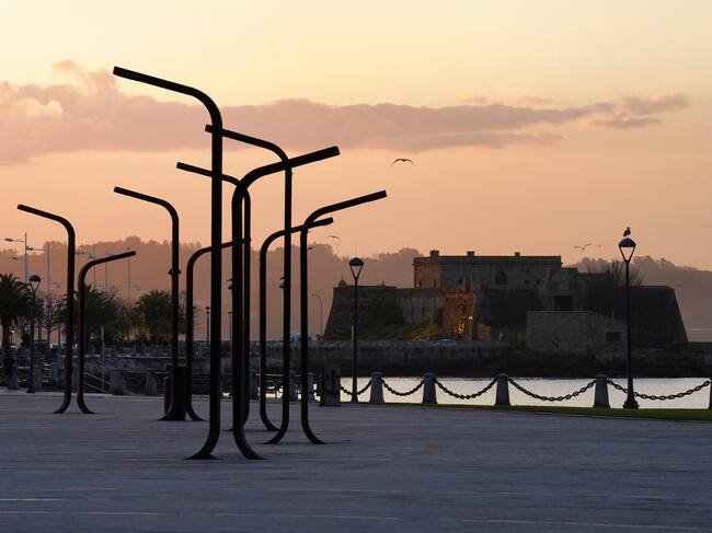 Castillo de San Antón de A Coruña, a 8 de abril de 2022, en A Coruña, Galicia (España). A Coruña es una ciudad para pasear y disfrutar, con playas en pleno centro y, presidido por la Torre de Hércules, un largo Paseo Marítimo que la rodea casi por completo. En las costas de A Coruña, ciudad abierta al Atlántico, recalaron celtas, fenicios y romanos. Desde entonces ha sido atacada por piratas normandos o la Armada Invencible y fue la única ciudad que opuso resistencia a la invasión francesa. Dos siglos y tras un desarrollo económico, urbanístico y cultural, A Coruña es una de las ciudades más cosmopolitas de España.
CIUDAD DE A CORUÑA - CASTILLO DE SAN ANTÓN
Álvaro Ballesteros / Europa Press
05/04/2022