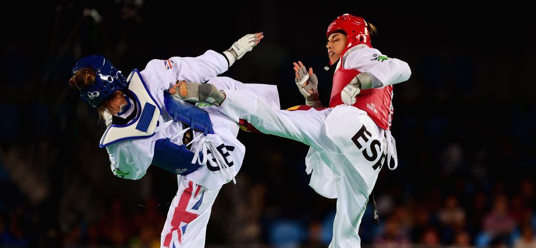 Eva Calvo (rojo) logró ante la británica Jade Jones la medalla de plata en los últimos Juegos Olímpicos.