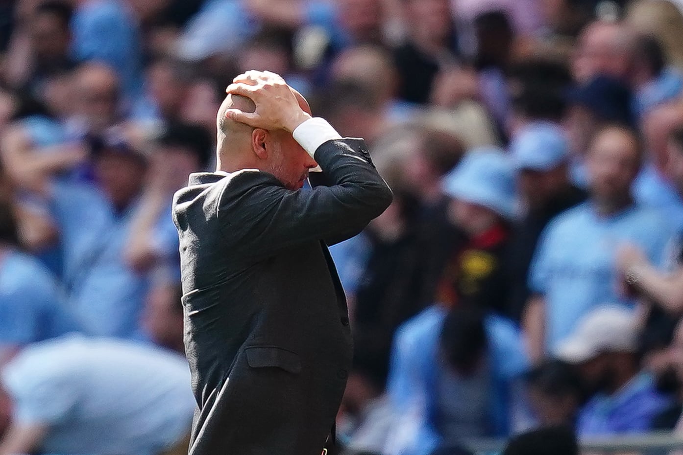 Pep Guardiola se lamenta de una ocasión en el Manchester United - Manchester City de FA Cup