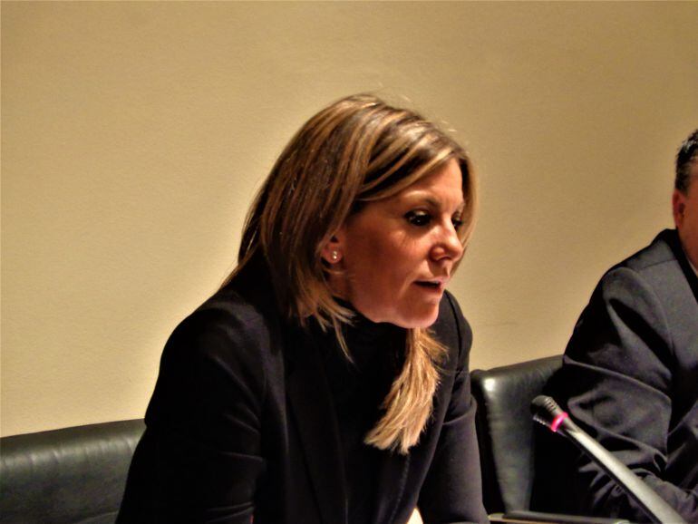 La gerente de Establecimientos Residenciales de Asturias (ERA), Graciela Blanco, ante la Comisión de Derechos y Servicios Sociales de la Junta General del Principado