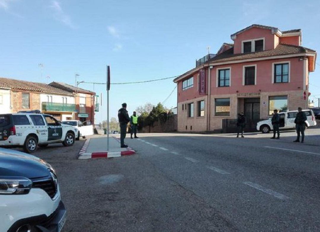 Control de tráfico a cargo de la Guardia Civil en Tábara