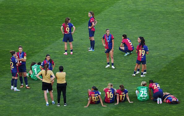 Las futbolistas del FC Barcelona, tras perder la final