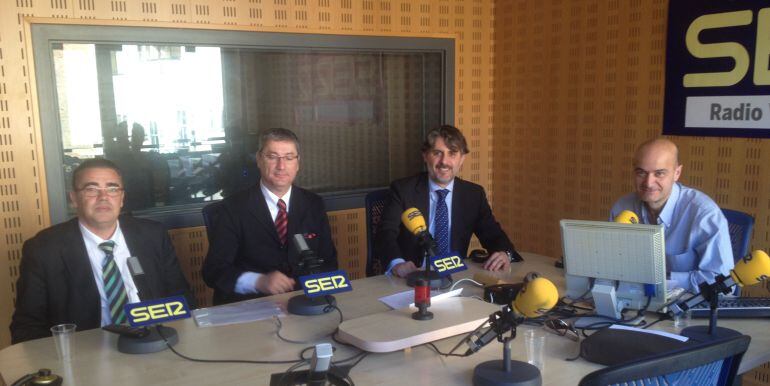 Juan José García y Modesto Martín, de Mosa Peugeot y Javier Lanchares de Hyundai, en los estudios de Radio Valladolid